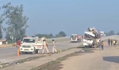रोहतास में बड़ा सड़क हादसा, पिंडदान करने जा रही तीर्थ यात्रियों से भरी बस ट्रक में जा घुसी, 3 की मौत, 15 घायल