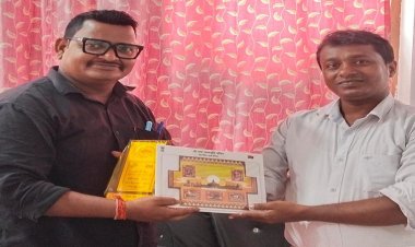 डाक विभाग द्वारा सम्मानित किए गए पत्रकार सुनील, डाक निरीक्षक ने मोमेंटो और प्रतीक चिन्ह देकर किया सम्मानित