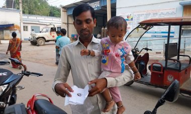 नवादा में सांप को खिलौना समझकर बच्चे ने मुंह से चबाया, नजारा देख परिजन के उड़े होश
