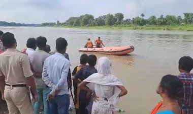 मुजफ्फरपुर में बीच नदी अभी-अभी पलटी नाव, 10 लोग एकसाथ डूबे, मचा हाहाकार