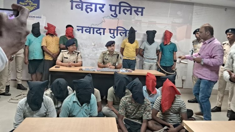 नवादा में 16 साईबर अपराधी चढ़े पुलिस के हत्थे, पुलिस ने लैपटॉप, मोबाईल एवं सिम भी किया जब्त