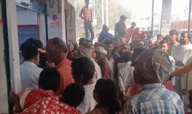 नवादा में मोबाइल चोरी कर भाग रहे दो चोरों को भीड़ ने पकड़कर कर दी धुनाई,  पुलिस के किया हवाले
