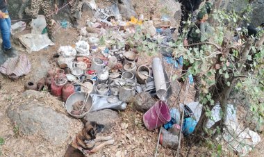 बिहार में जवानों को उड़ाने की बड़ी तैयारी में थे नक्सली, CRPF और गया पुलिस ने पहले ही ढूंढ निकाला बमों का जखीरा