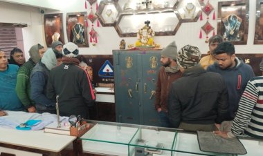 नवादा में चोरों ने मचाया तांडव, दारोगा का घर, आभूषण दुकान और मंदिर को खंगाला, कहां सो रही गश्ती पुलिस..?