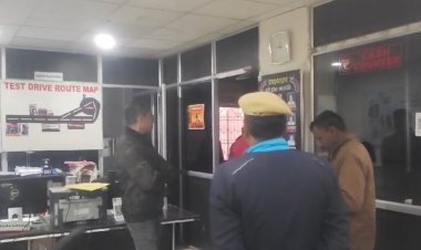 नवादा में चोरों ने होंडा शोरुम को बनाया निशाना, सेंधमारी कर लाखों उड़ाया, क्या कर रही है पुलिस..?