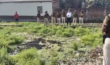 दो महीने से लापता बच्चे को तलाश रही थी 7 थानों की पुलिस, घर के पीछे गड्ढे से मिली बॉडी