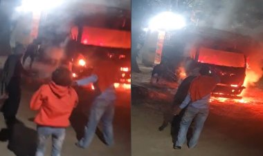 नवादा में गैस सिलेंडर से लदे वाहन में अचानक लगी भीषण आग, धू-धूकर जलती ट्रक देख मची अफरातफरी