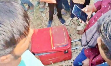 बिहार में रेलवे स्टेशन पर यात्रियों को मिली लाल रंग की ट्रॉली बैग, अंदर में पैक थी युवती की लाश, मचा हड़कंप