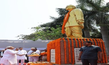 जयंती पर याद किए गए समाजवादी आंदोलन के प्रखर नेता डॉ. लोहिया, राज्यपाल एवं मुख्यमंत्री ने दी श्रद्धांजलि