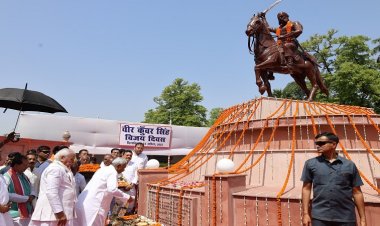 भारतीय स्वतंत्रता संग्राम के महानायक बाबू वीर कुंवर सिंह के विजय दिवस पर राज्यपाल और मुख्यमंत्री ने दी श्रद्धांजलि