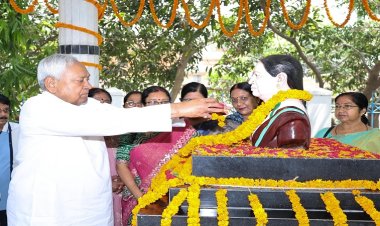 मुख्यमंत्री ने अपनी धर्मपत्नी मंजू कुमारी सिन्हा की पुण्यतिथि पर अर्पित की भावभीनी श्रद्धांजलि