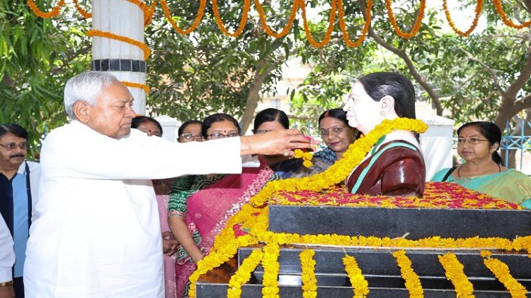 मुख्यमंत्री ने अपनी धर्मपत्नी मंजू कुमारी सिन्हा की पुण्यतिथि पर अर्पित की भावभीनी श्रद्धांजलि