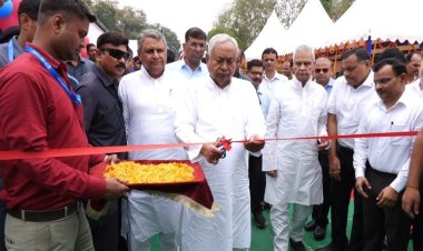 मुख्यमंत्री ने पटना के बिक्रम में सौर ऊर्जा परियोजना का फीता काटकर किया उद्घाटन, परिसर का भी किया निरीक्षण