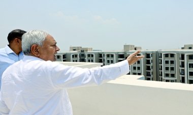 मुख्यमंत्री ने गर्दनीबाग में निर्माणाधीन ऑफिसर्स इनक्लेव का किया निरीक्षण, तेजी से निर्माण कार्य पूर्ण करने का निर्देश