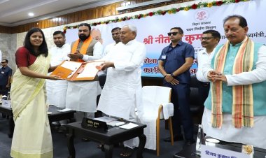 मुख्यमंत्री ने बिहार लोक सेवा आयोग से चयनित 101 सहायक वास्तुविदों को प्रदान किया नियुक्ति पत्र