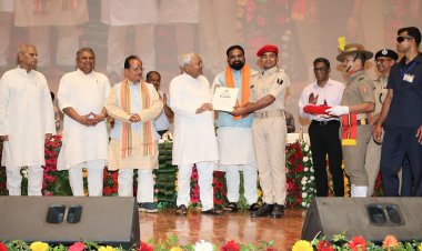 बिहार में कानून-व्यवस्था को नई ताकत : मुख्यमंत्री नीतीश कुमार ने 21,391 नवनियुक्त सिपाहियों को सौंपे नियुक्ति पत्र
