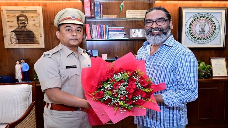 सीएम हेमंत सोरेन से मिले लोहरदगा एसपी सादिक अनवर रिजवी