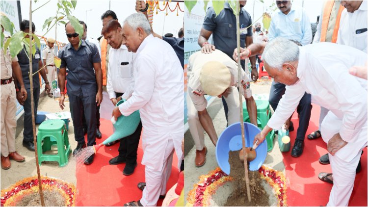 विश्व पर्यावरण दिवस पर मुख्यमंत्री नीतीश कुमार ने जेपी गंगा पथ पर किया पौधारोपण