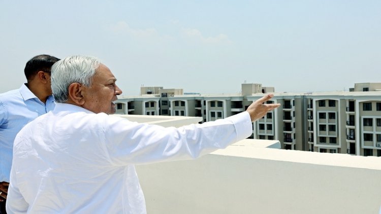 मुख्यमंत्री ने गर्दनीबाग में निर्माणाधीन ऑफिसर्स इनक्लेव का किया निरीक्षण, तेजी से निर्माण कार्य पूर्ण करने का निर्देश