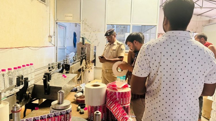 फतुहा में अवैध फैक्ट्री पर बीआईएस का छापा, भारी मात्रा में फर्जी आईएसआई मार्क वाले पैकेज्ड ड्रिंकिंग वाटर जब्त