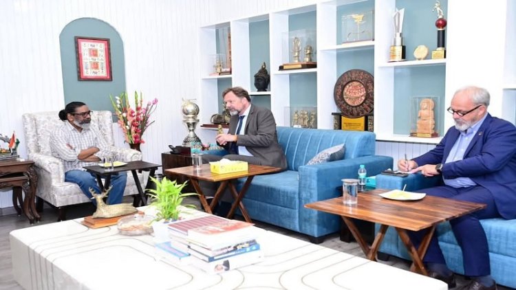 मुख्यमंत्री से मिले जर्मनी के राजदूत फिलिप एकरमैन, हेमंत सोरेन ने जर्मन निवेशकों को सहयोग का दिया भरोसा