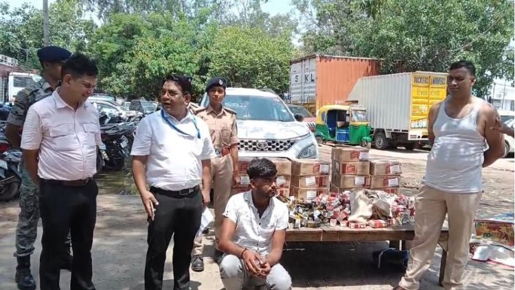 पटना में पुलिस की वर्दी में विदेशी शराब की तस्करी करते फर्जी दारोगा गिरफ्तार