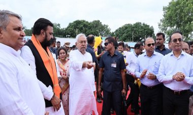 मुख्यमंत्री ने मधुबनी जिला के लिये प्रगति यात्रा में की गई घोषणाओं से संबंधित विकास योजनाओं का किया शिलान्यास