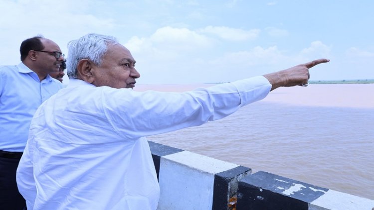 सीएम ने जेपी गंगा पथ के सौंदर्यीकरण तथा बढ़ते जलस्तर का किया निरीक्षण, 6 लेन पुल निर्माण का भी लिया जायजा