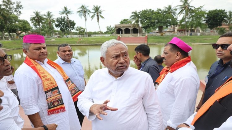 पुनौरा धाम में मां जानकी जन्मभूमि मंदिर परिक्षेत्र के लिए स्वीकृत समग्र विकास योजना का मुख्यमंत्री ने लिया जायजा