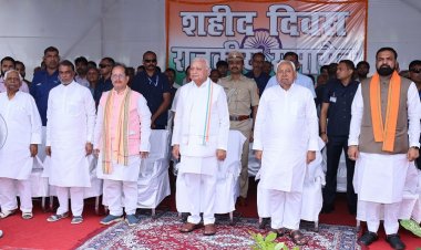 शहीद दिवस पर अमर स्वतंत्रता सेनानियों को अर्पित की गई भावभीनी श्रद्धांजलि