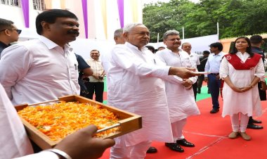 मुख्यमंत्री ने एलएन मिश्र संस्थान में प्रबंधन विकास केंद्र एवं बालिका छात्रावास का किया उद्घाटन