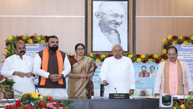 बिहार के एक करोड़ 12 लाख से अधिक लाभार्थियों के खाते में सीएम नीतीश ने भेजी सामाजिक सुरक्षा पेंशन की बढ़ी राशि