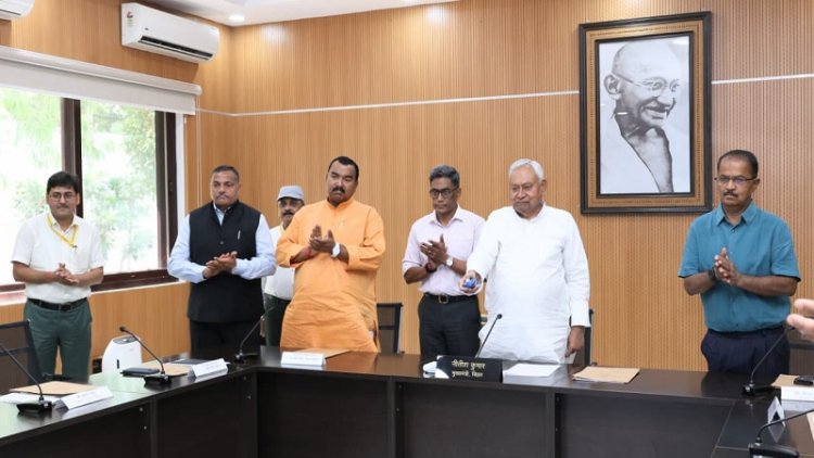 बाढ़ पीड़ितों के लिए सीएम नीतीश ने खोला खजाना, लाखों प्रभावित परिवारों के खाते में भेजे 456 करोड़ 12 लाख रुपये