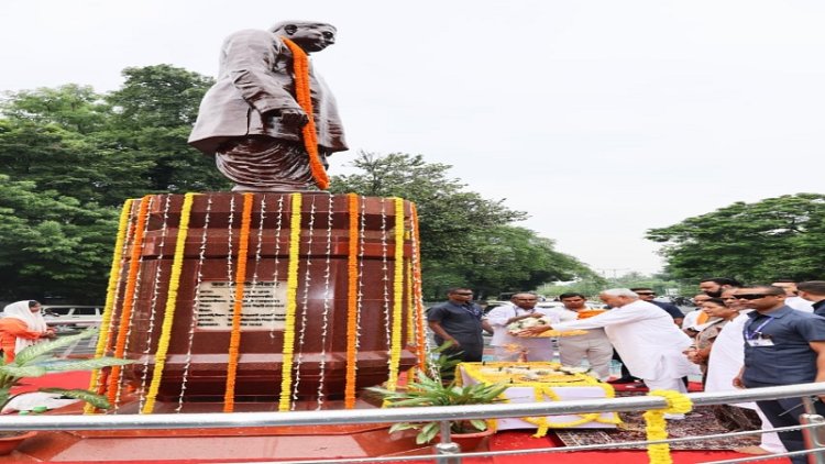 पूर्व मुख्यमंत्री बीपी मंडल की जयंती पर सीएम नीतीश ने अर्पित की भावभीनी श्रद्धांजलि