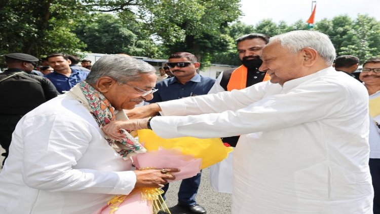 मुख्यमंत्री नीतीश कुमार ने बिहार विधानसभा अध्यक्ष को दी जन्मदिन की बधाई एवं शुभकामनाएं