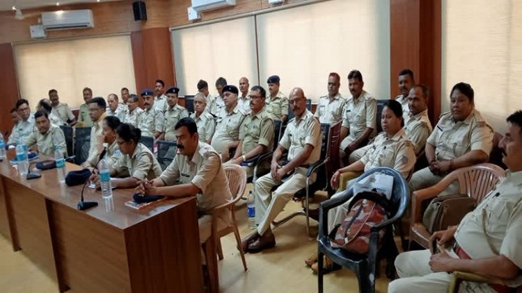 नए कानून का पुलिसकर्मियों को पढ़ाया जा रहा पाठ