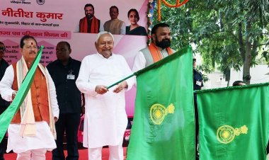 महिलाओं की यात्रा अब और आरामदायक एवं सुरक्षित, सीएम नीतीश ने 80 पिंक बसों को हरी झंडी दिखाकर किया रवाना