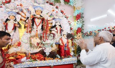 महाअष्टमी पर पटनासिटी पहुंचे मुख्यमंत्री नीतीश कुमार, माता शीतला और बड़ी देवी जी मंदिर में की पूजा-अर्चना