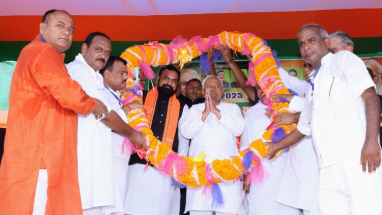 बक्सर को बड़ी सौगात देने के बाद राजपुर प्रखंड मुख्यालय में सीएम नीतीश कुमार ने एनडीए कार्यकर्ताओं से किया संवाद
