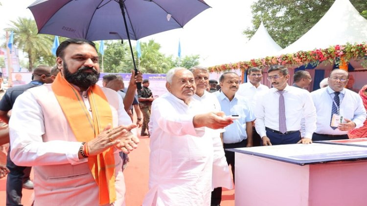 मुख्यमंत्री ने सिवान में 558 करोड़ 35 लाख रुपये लागत की 9 विकासात्मक योजनाओं का किया शिलान्यास एवं कार्यारंभ