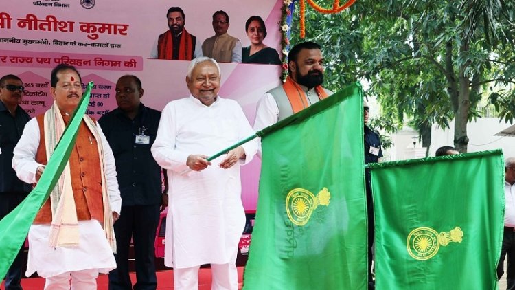 महिलाओं की यात्रा अब और आरामदायक एवं सुरक्षित, सीएम नीतीश ने 80 पिंक बसों को हरी झंडी दिखाकर किया रवाना