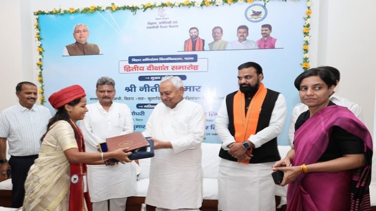 सीएम नीतीश ने विभिन्न योजनाओं का किया उद्घाटन, विज्ञान प्रदर्शनी बस को हरी झंडी दिखाकर किया रवाना