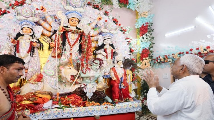 महाअष्टमी पर पटनासिटी पहुंचे मुख्यमंत्री नीतीश कुमार, माता शीतला और बड़ी देवी जी मंदिर में की पूजा-अर्चना