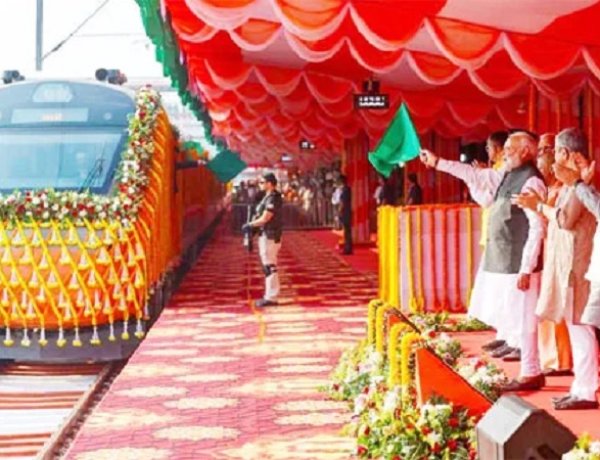 चार नए रूटों पर वंदे भारत एक्सप्रेस की सौगात, अपने संसदीय क्षेत्र वाराणसी से पीएम मोदी ने दिखाई हरी झंडी