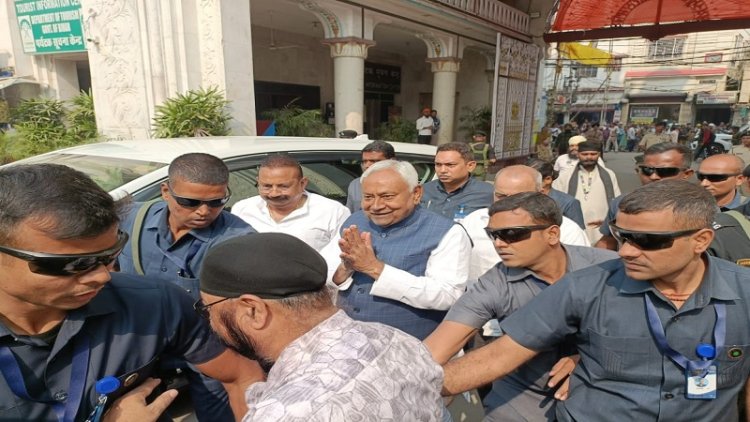 चुनाव बाद महावीर मंदिर और पटनासाहिब गुरुद्वारा पहुंचे नीतीश कुमार, रिजल्ट से पहले लिया भगवान का आशीर्वाद