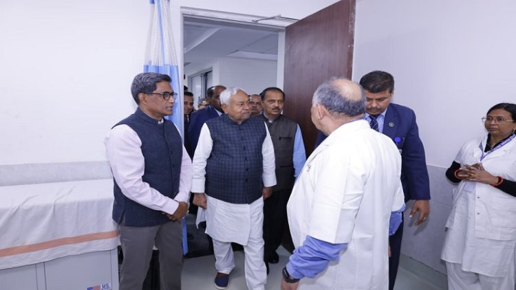 सीएम नीतीश कुमार ने घूम-घूम कर देखी पीएमसीएच की व्यवस्था, एयर एम्बुलेंस लैंडिंग एरिया को लेकर दिया बड़ा निर्देश