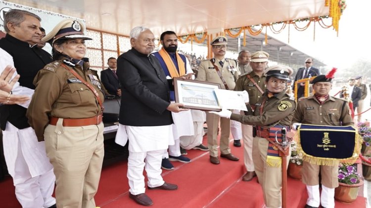 बिहार पुलिस को मिले 1218 नए सब-इंस्पेक्टर, दीक्षांत समारोह में सीएम नीतीश ने ली परेड की सलामी