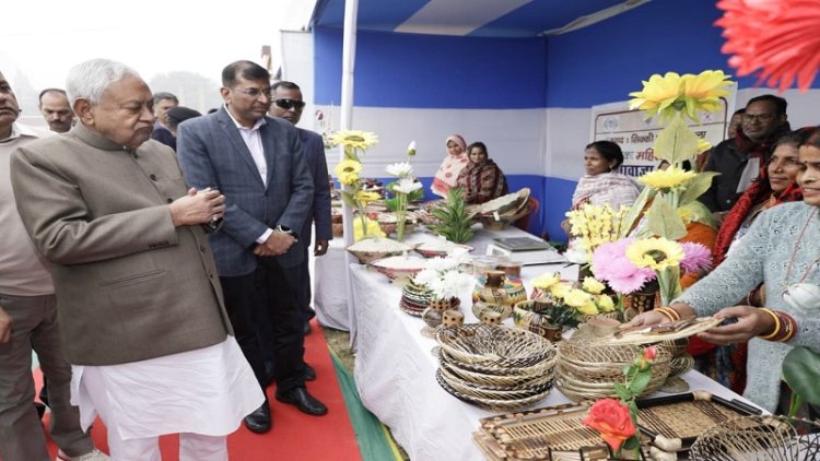 गांधी मैदान के सरस मेला में सीएम नीतीश, ग्रामीण उद्यमिता को बढ़ावा दे रही सरकार
