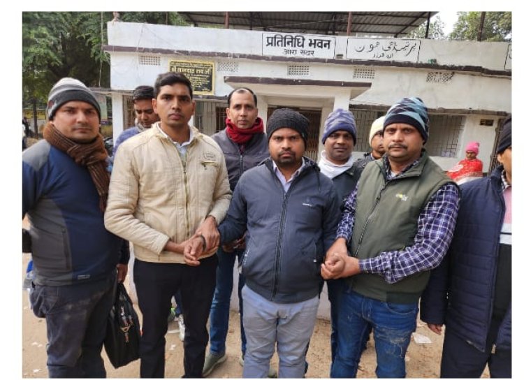 जन्म प्रमाण पत्र के बदले रिश्वत लेते रंगेहाथ गिरफ्तार हुए पंचायत सचिव,आरा में SVU  की बड़ी कार्रवाई