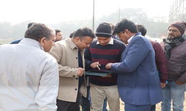 जिलाधिकारी ने लोककल्याणकारी योजनाओं की प्रगति का किया स्थल निरीक्षण, अधिकारियों को दिया बड़ा निर्देश